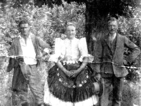 1. fotografia fotogalérie Rodina oblečená „na šveto“ - foto
