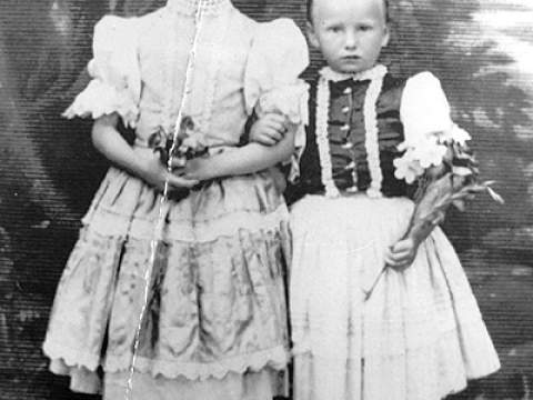 1. fotografia fotogalérie Dievčatá v slávnostnom oblečení - foto
