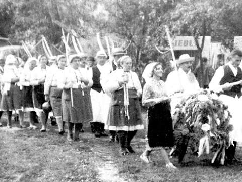 1. fotografia fotogalérie Sprievod s dožinkovým vencom - foto
