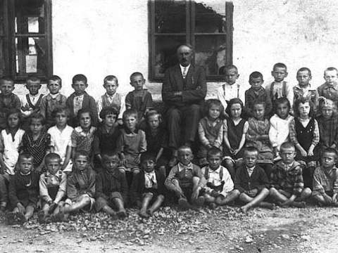 1. fotografia fotogalérie Škola v roku 1929 - foto