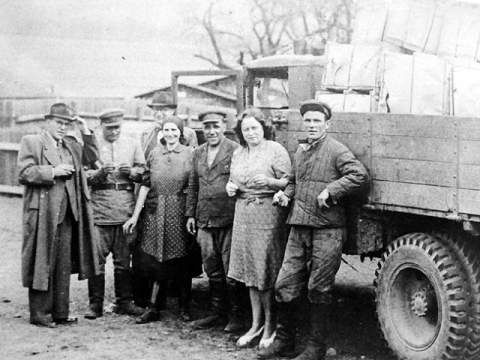 1. fotografia fotogalérie Vojnová zásielka z továrne - foto