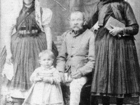 1. fotografia fotogalérie Keď muži šli do Ameriky a ženy ostali doma - foto