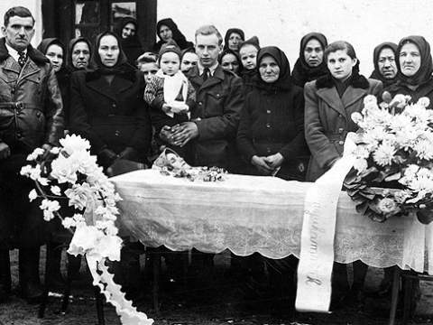 1. fotografia fotogalérie Pohrebný rituál - foto
