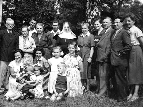 1. fotografia fotogalérie Mníška Edita v nepokojných časoch - foto
