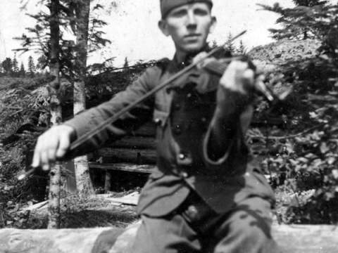 2. fotografia fotogalérie Namiesto oslobodzujúcej armády láger - foto