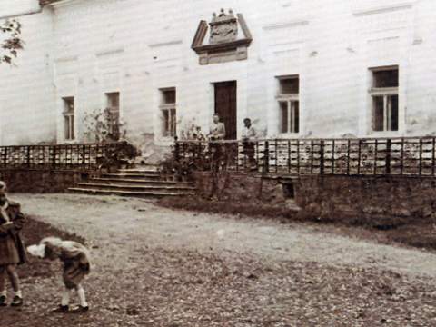 1. fotografia fotogalérie Kaštieľ Sirmaiovcov v rokoch štyridsiatych - foto