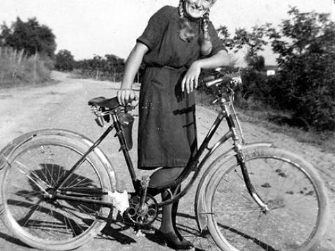 1. fotografia fotogalérie Prvý ženský bicykel - foto