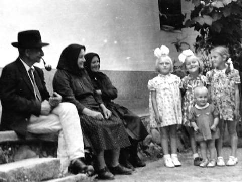 1. fotografia fotogalérie Päťdesiate roky na dedine - foto