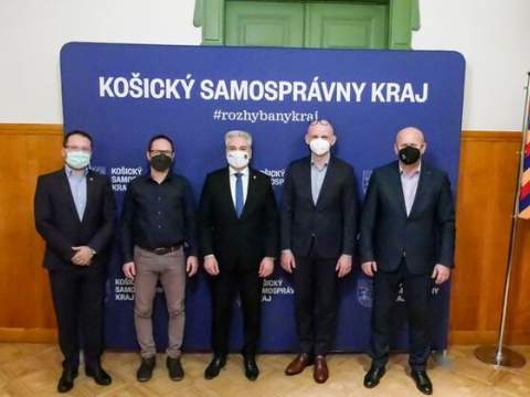 1. fotografia fotogalérie Kraj sa spolu s partnermi púšťa do projektu zameraného na odstránenie PCB látok na Zemplíne - foto