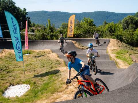 6. fotografia fotogalérie Aktuality / Župa otvorila svoj tretí pumptrack v Rožňave - foto