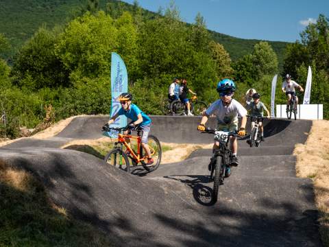 10. fotografia fotogalérie Aktuality / Župa otvorila svoj tretí pumptrack v Rožňave - foto