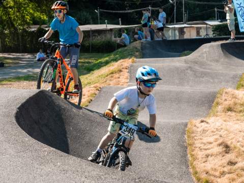 1. fotografia fotogalérie Aktuality / Župa otvorila svoj tretí pumptrack v Rožňave - foto