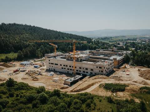 10. fotografia fotogalérie Aktuality / Nový pavilón spišskonovoveskej nemocnice už stojí v plnej výške: skelet je úspešne dokončený - foto