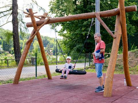 4. fotografia fotogalérie Aktuality / Drevená loď na Ružíne - Margecany lákajú rodiny s deťmi novou atrakciou - foto