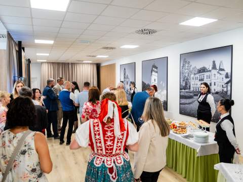 3. fotografia fotogalérie Aktuality / Župa postavila v Rožňave novú jedáleň, poslúži štyrom stredným školám - foto