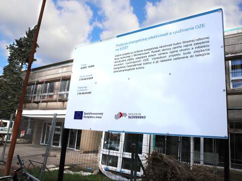 8. fotografia fotogalérie Aktuality / SOŠ technická v Michalovciach bude prvou župnou školou s vlastnou fotovoltaickou elektrárňou - foto