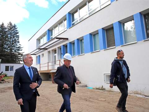 10. fotografia fotogalérie Aktuality / SOŠ technická v Michalovciach bude prvou župnou školou s vlastnou fotovoltaickou elektrárňou - foto