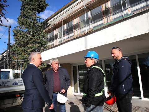 12. fotografia fotogalérie Aktuality / SOŠ technická v Michalovciach bude prvou župnou školou s vlastnou fotovoltaickou elektrárňou - foto