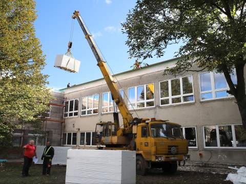 13. fotografia fotogalérie Aktuality / SOŠ technická v Michalovciach bude prvou župnou školou s vlastnou fotovoltaickou elektrárňou - foto