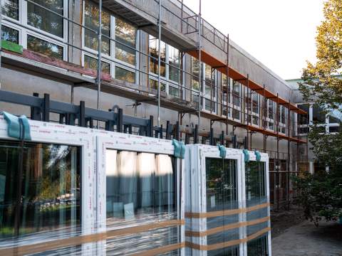 16. fotografia fotogalérie Aktuality / SOŠ technická v Michalovciach bude prvou župnou školou s vlastnou fotovoltaickou elektrárňou - foto