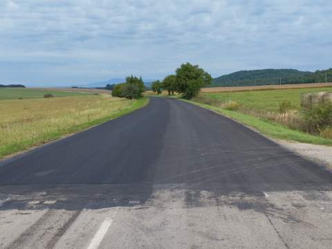 2. fotografia fotogalérie Aktuality / Nový asfalt zavoňal aj na Gemeri - foto