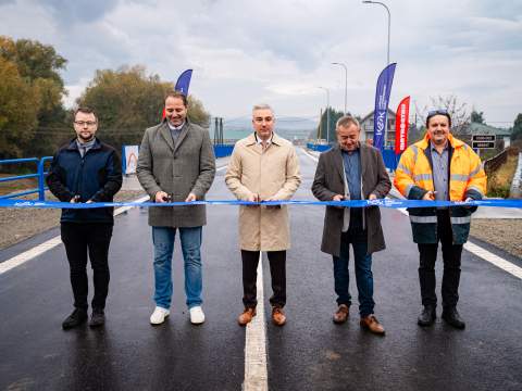 1. fotografia fotogalérie Aktuality / Most v Ploskom je hotový, kraj stihol rekonštrukciu o mesiac skôr - foto