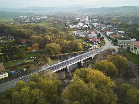 6. fotografia fotogalérie Aktuality / Most v Ploskom je hotový, kraj stihol rekonštrukciu o mesiac skôr - foto