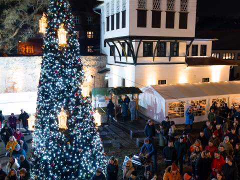 1. fotografia fotogalérie Aktuality / Župné vianočné trhy potešia srdce, uši aj brucho - foto