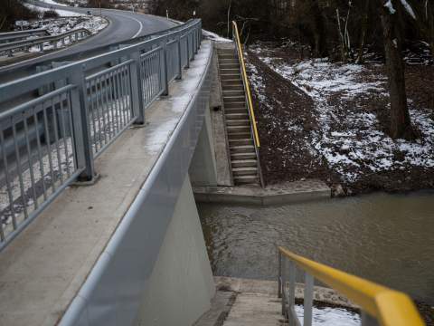 3. fotografia fotogalérie Aktuality / Župa zrekonštruovala most pred obcou Ďurkov - foto