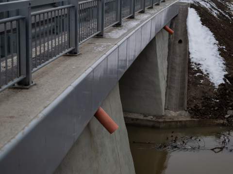 7. fotografia fotogalérie Aktuality / Župa zrekonštruovala most pred obcou Ďurkov - foto