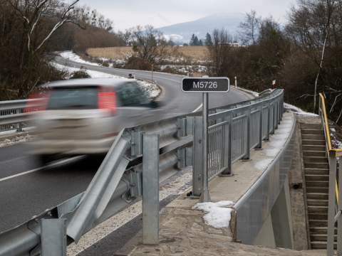 4. fotografia fotogalérie Aktuality / Župa zrekonštruovala most pred obcou Ďurkov - foto