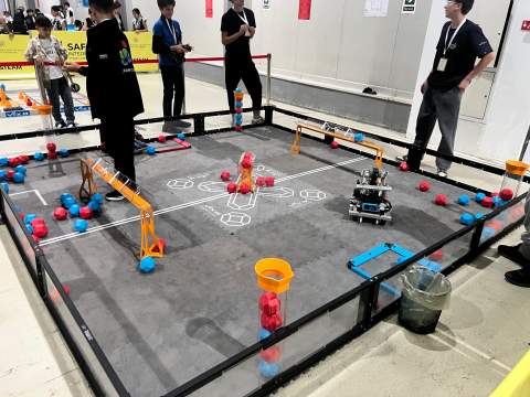 2. fotografia fotogalérie Aktuality / Župní študenti zo Strojar Riders víťazmi H2 Grand Prix PRO na SAF – STEAM Azerbaijan 2025 - foto