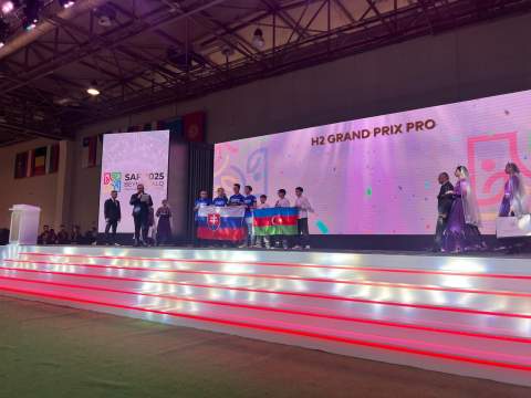 4. fotografia fotogalérie Aktuality / Župní študenti zo Strojar Riders víťazmi H2 Grand Prix PRO na SAF – STEAM Azerbaijan 2025 - foto