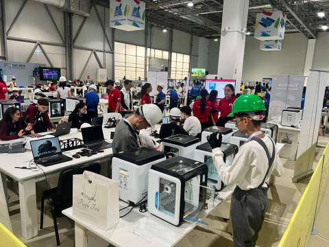 6. fotografia fotogalérie Aktuality / Župní študenti zo Strojar Riders víťazmi H2 Grand Prix PRO na SAF – STEAM Azerbaijan 2025 - foto