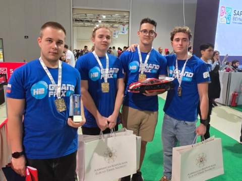 7. fotografia fotogalérie Aktuality / Župní študenti zo Strojar Riders víťazmi H2 Grand Prix PRO na SAF – STEAM Azerbaijan 2025 - foto