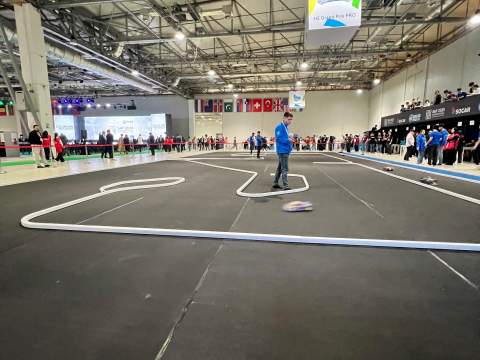 3. fotografia fotogalérie Aktuality / Župní študenti zo Strojar Riders víťazmi H2 Grand Prix PRO na SAF – STEAM Azerbaijan 2025 - foto