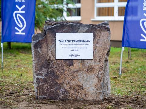 4. fotografia fotogalérie Aktuality / Župa sa púšťa do výstavby krytej plavárne pri Gymnáziu v Kráľovskom Chlmci za 9,7 mil. eur - foto