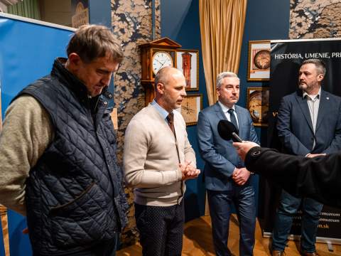 1. fotografia fotogalérie Aktuality / Východoslovenské múzeum získalo vzácne 200-ročné hodiny - foto