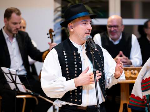 2. fotografia fotogalérie Aktuality / Kroje, hudba a tanec spojili kraj: XVI. Krojový ples v znamení tradícií - foto