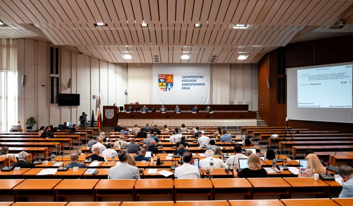 Fotka - Zastupiteľstvo KSK odkleplo spolufinancovanie Centra excelentnosti, rekonštrukcie mosta i modernizácie ambulancií