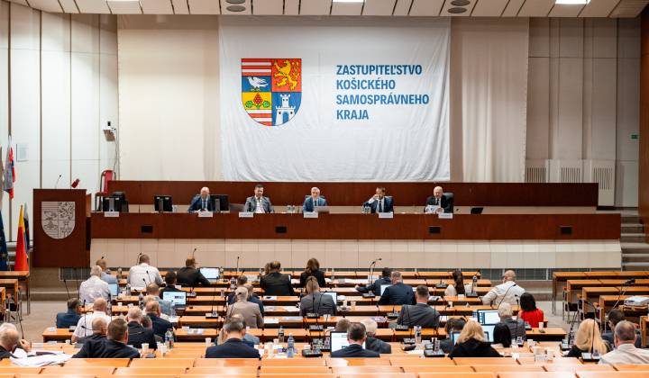 Fotka - Zastupiteľstvo KSK: Poslanci schválili pomoc obciam po veternej smršti, témou boli aj cyklotrasy