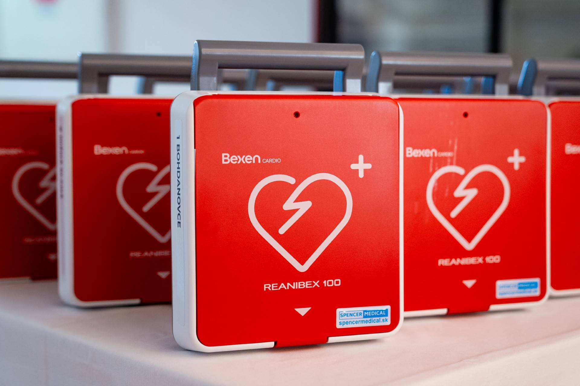 Fotka článku Ďalších 22 defibrilátorov pre obce v Košickom kraji