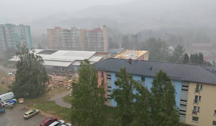 Fotka - Obce postihnuté ničivou búrkou už môžu žiadať o finančnú pomoc od župy