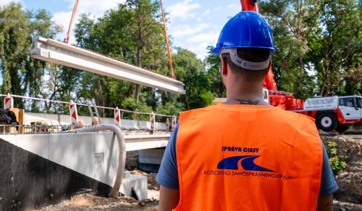 Fotka - Zrekonštruovaný most pri obci Debraď je vyšší a pripravený aj na 100-ročnú vodu