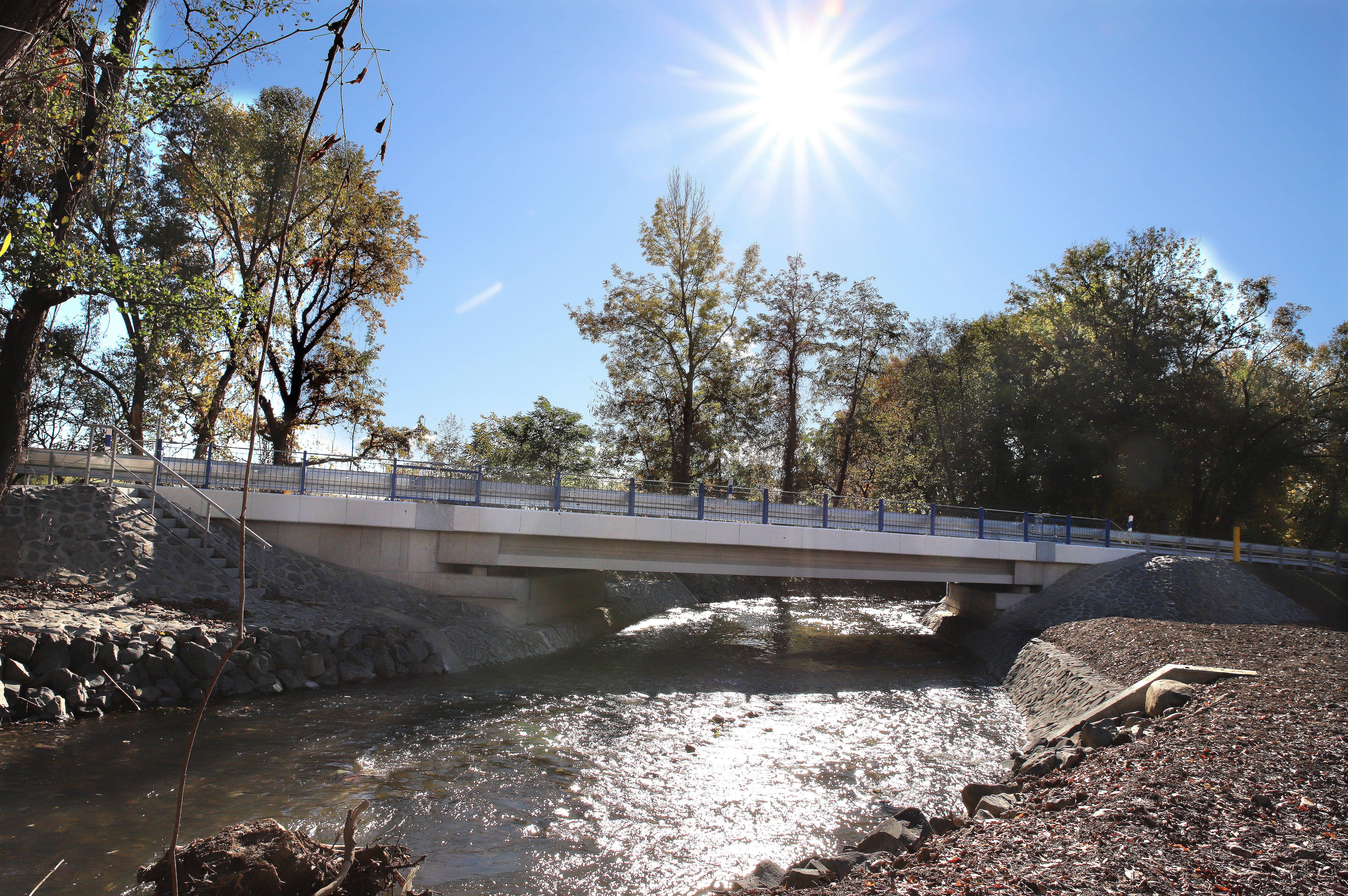 Fotka článku Zrekonštruovaný most pri obci Debraď je vyšší a pripravený aj na 100-ročnú vodu