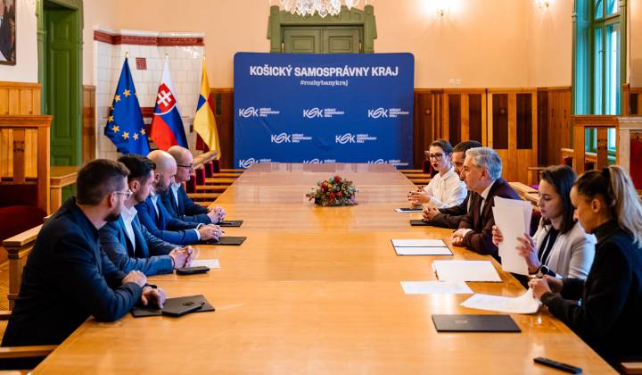 Fotka - KSK a spoločnosť Danucem podpísali zmluvu o spolupráci – výsledok participatívneho procesu s verejnosťou