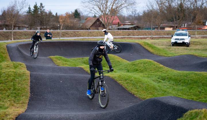 Fotka - Štvrtý župný pumptrack už slúži v Trebišove