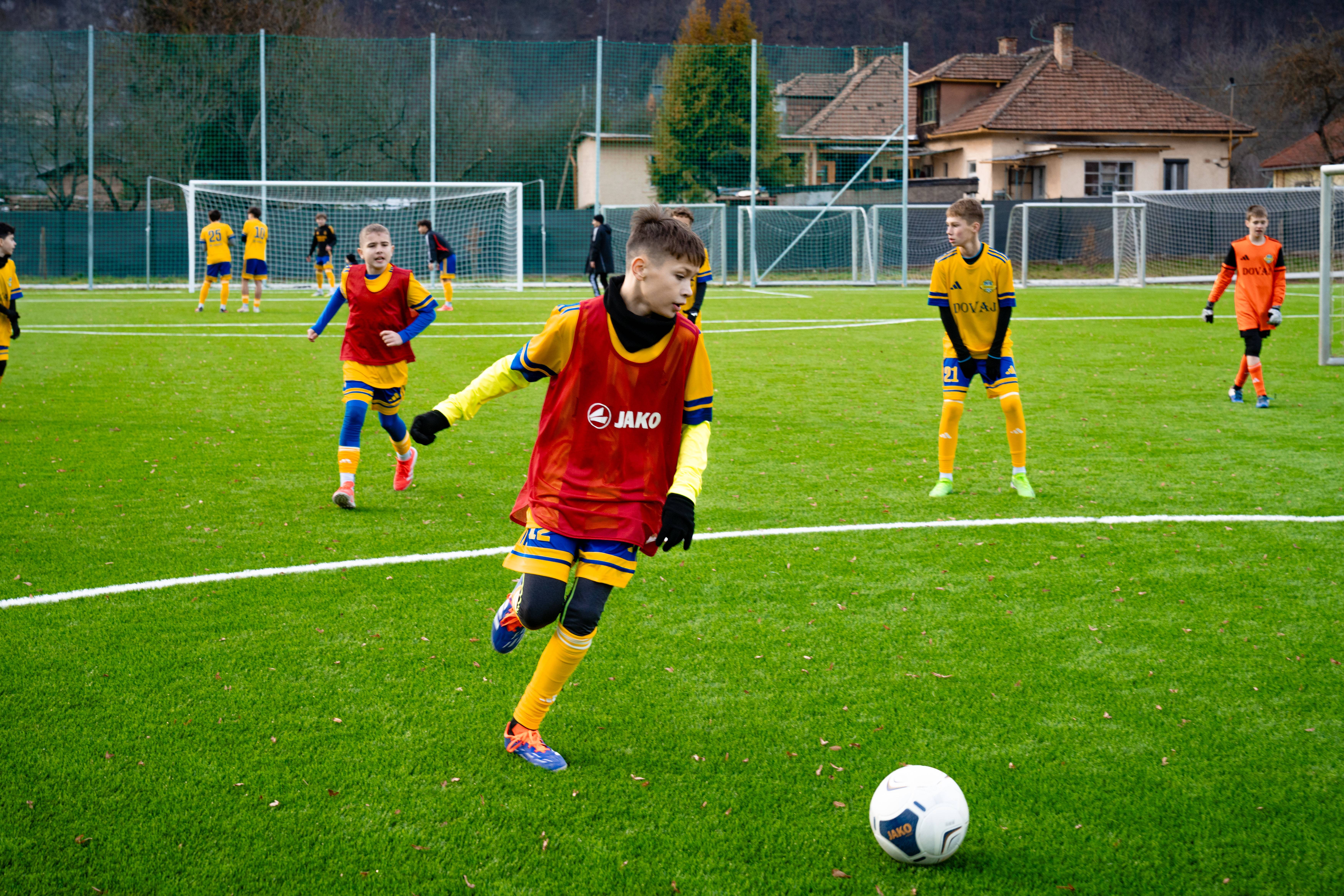 Fotka článku Nové futbalové ihrisko s umelým povrchom v Rožňave prinesie lepšie podmienky pre športovcov i verejnosť