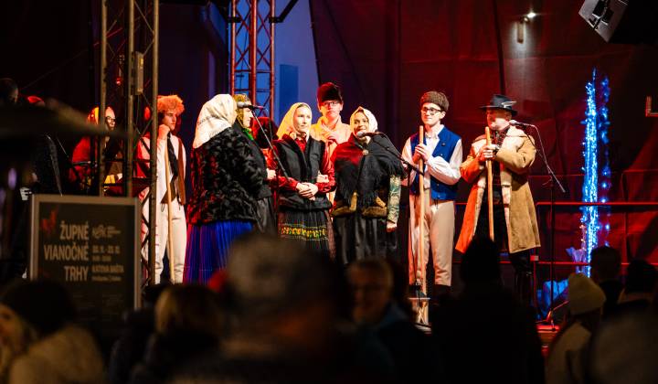 Fotka - Víkend v Katovej Bašte bude patriť folklóru a značkovým produktom