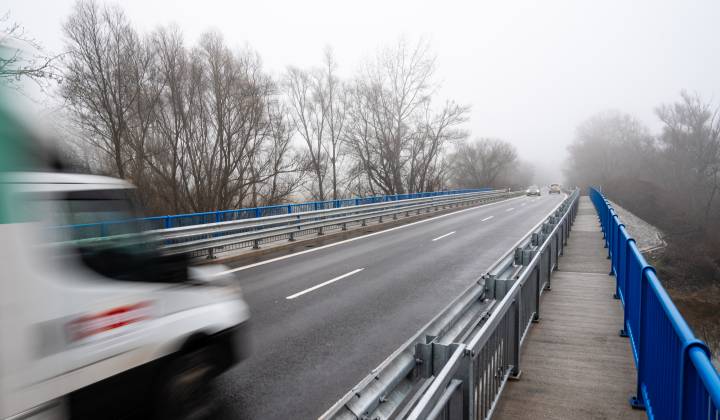 Fotka - Rekonštrukcia mosta pred obcou Vojany je ukončená, opäť slúži motoristom